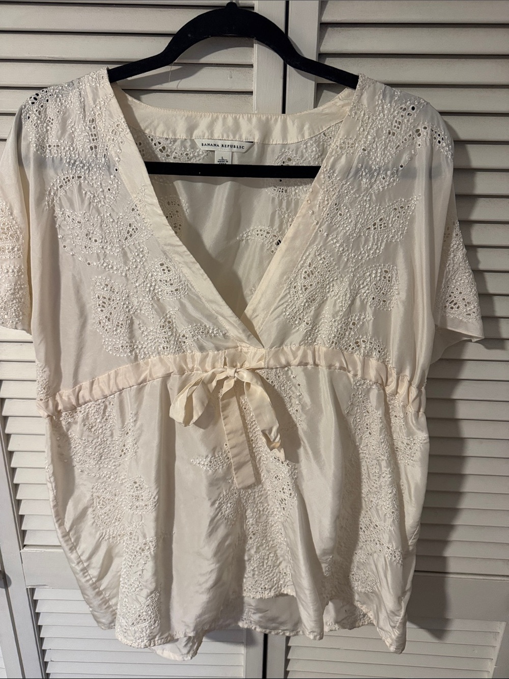 Banana Republic Cream Eyelet V-Neck Tie-Front Blouse